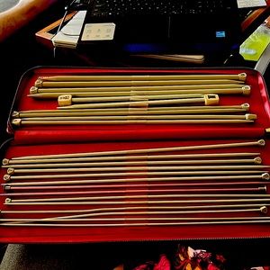 Multiple Knitting needles with case GU